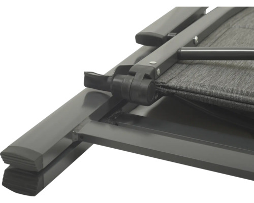 Vizualizare detaliată a unui mecanism de pliere pe un șezlong