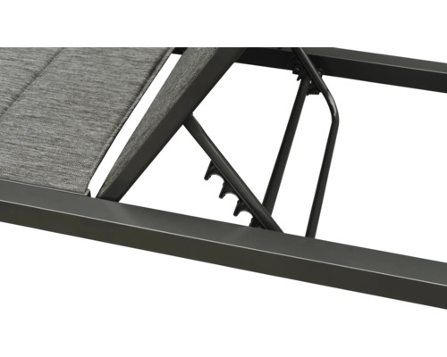 Imagine detaliată a unui șezlong de grădină cu spătar reglabil