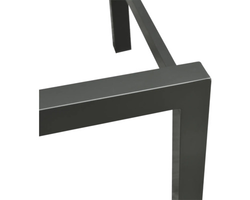 Detaliu al cadrului metalic al unei mese