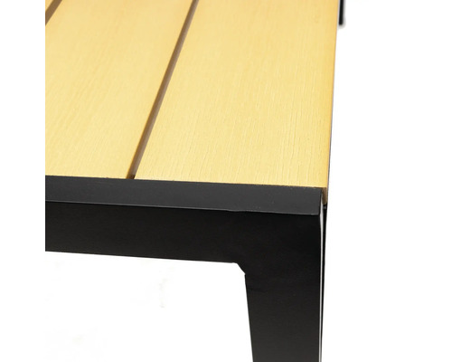 Imagine detaliată cu o masă de grădină cu lamele din lemn și cadru metalic