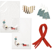 Decorație cu pungi de cadouri, șervețele, pom decorativ și eșarfă