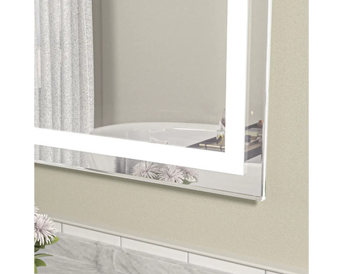 Vizualizare detaliată a unui dulap cu oglindă cu iluminare în baie