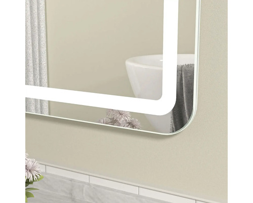 Oglindă iluminată în baie