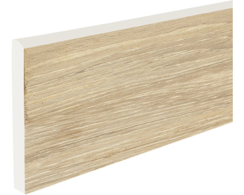 Plintă din lemn cu decor