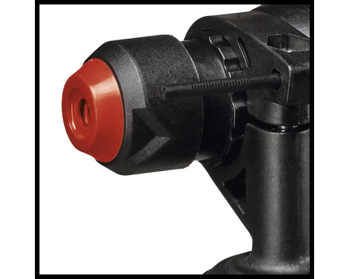 Imagine detaliată cu un pistol de pulverizare a vopselei cu duză roșie.