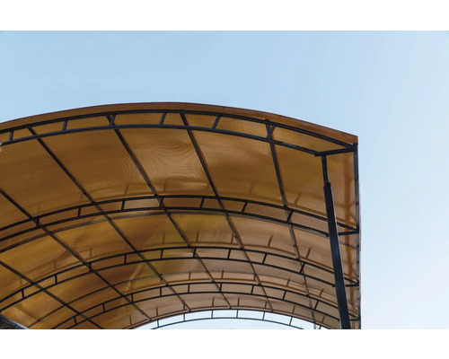 Acoperiș cu formă curbată și cadru de oțel