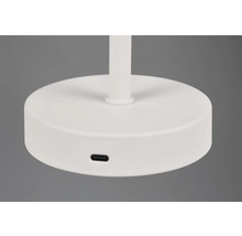 Prim-plan al bazei lămpii cu port USB-C