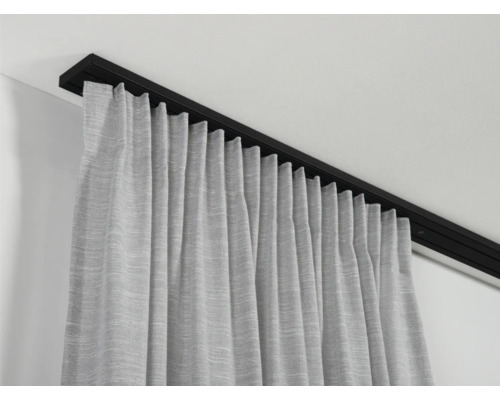 Perdea cu șină de perdea pe tavan