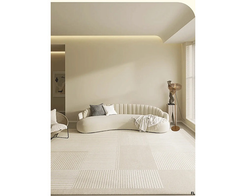 Cameră de zi cu covor, canapea și lampă de podea