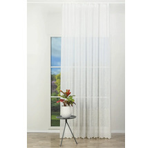 Decor de fereastră cu țesătură de perdea albă transparentă și aranjament de plante