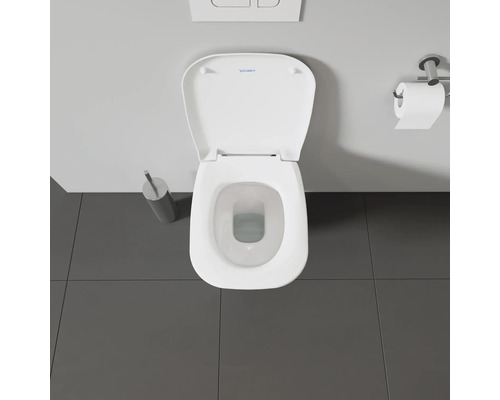 Vedere de sus a unei toalete cu capacul deschis și suport de hârtie igienică.