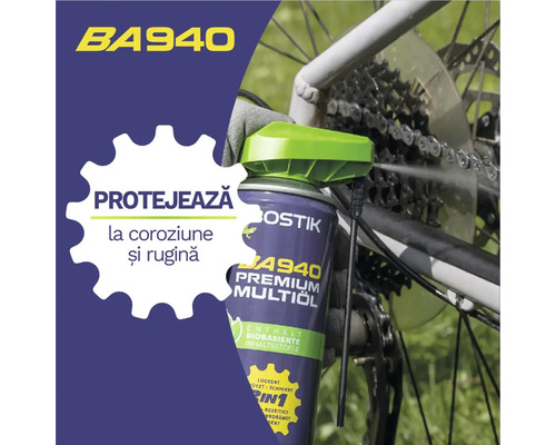 Uleiul multifuncțional premium Bostik BA940 este aplicat pe un lanț de bicicletă.