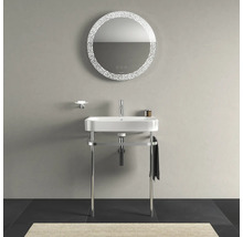 Baie modernă cu lavoar, dulap de bază cromat și oglindă iluminată