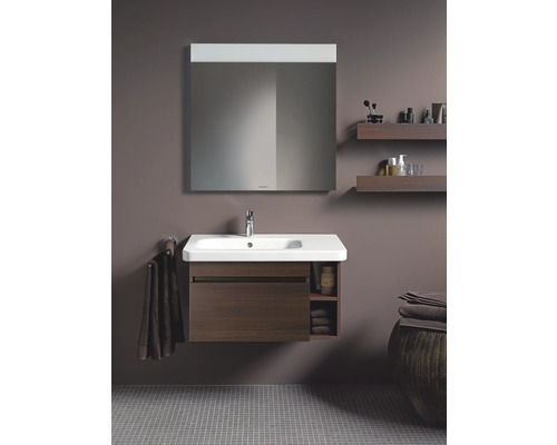 Baie cu dulap sub chiuvetă, oglindă și rafturi