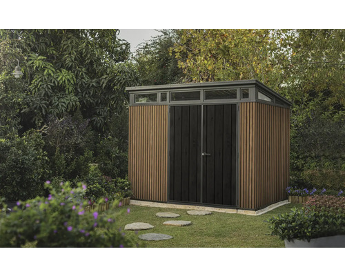 Șopron de grădină cu ușă dublă și placare verticală din lemn în grădină