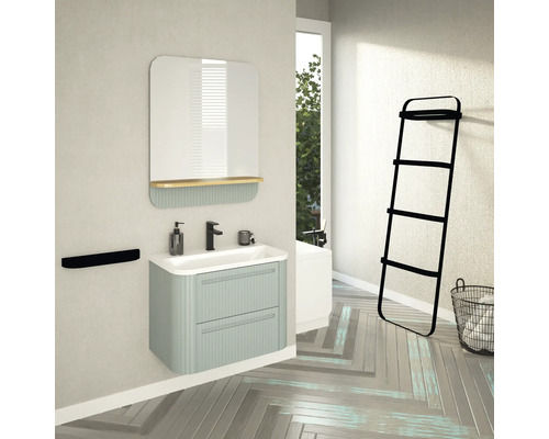 Baie cu dulap de lavoar, oglindă, suport pentru prosoape și scară pentru prosoape