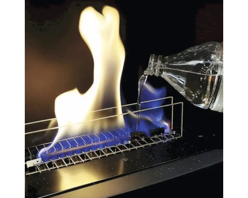 Șemineul decorativ este umplut cu combustibil