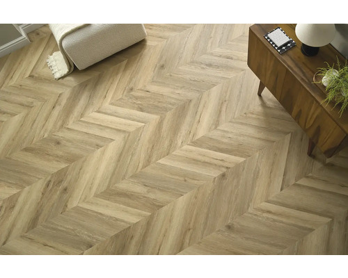 Interior cu podea cu model herringbone și mobilier