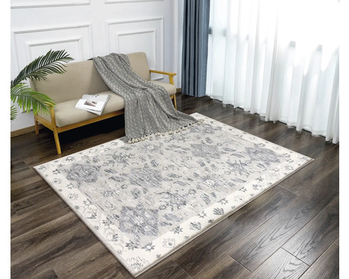 Covor decorativ cu model într-o cameră de zi