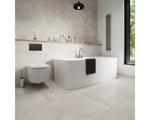 Baie cu cadă, toaletă și radiator