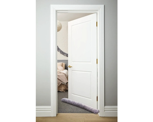 Ușă lăcuită albă cu opritor de curent în dormitor