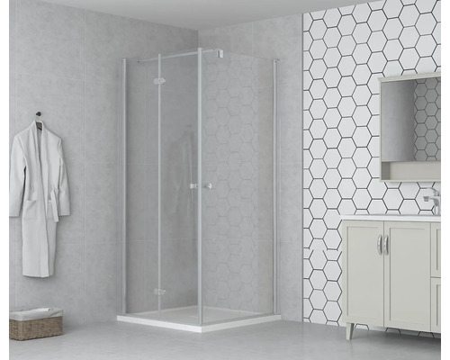 Baie cu cabină de duș, dulap sub chiuvetă și halat de baie pe perete