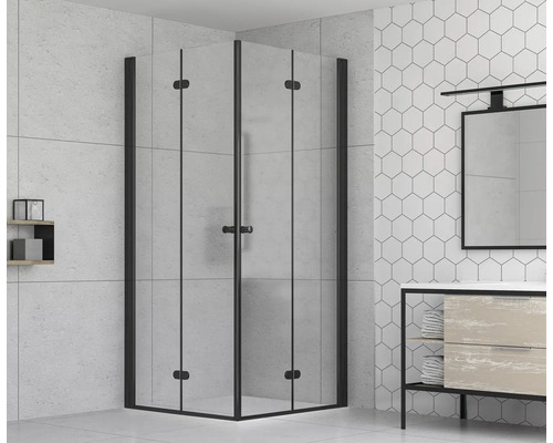 Cabină de duș de colț cu cadru negru în baie luminoasă.