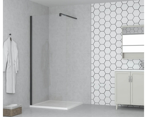 Baie cu cabină de duș, dulap sub chiuvetă și oglindă