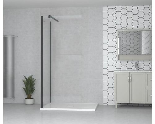 Baie cu cabină de duș walk-in, dulap de lavoar și calorifer