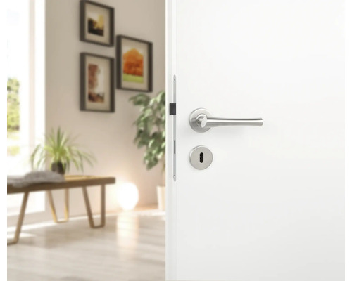 Ușă albă deschisă cu mâner