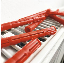Mai mulți dibluri roșii pe un radiator