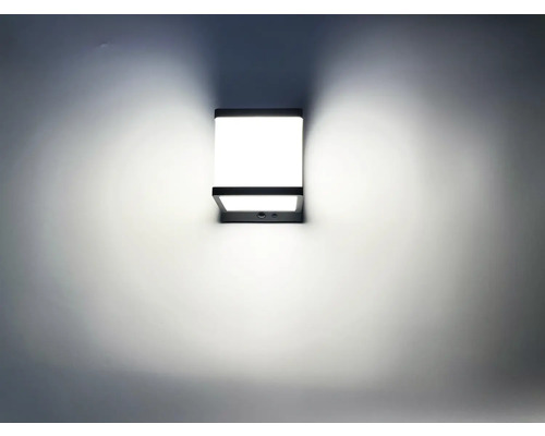 Lumină de perete din metal cu lumină