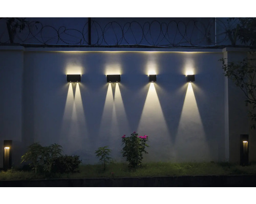 Zid de grădină iluminat cu mai multe aplice de perete pentru exterior