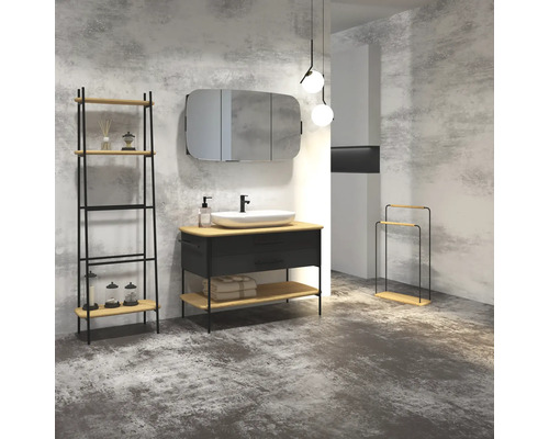 Baie cu lavoar, dulap cu oglindă, raft și suport pentru prosoape