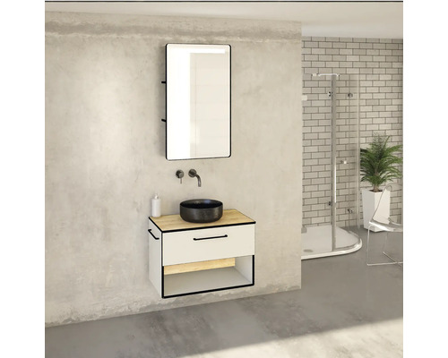 Baie cu lavoar, oglindă, baterie și cabină de duș