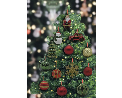 Brad împodobit cu globuri și figurine