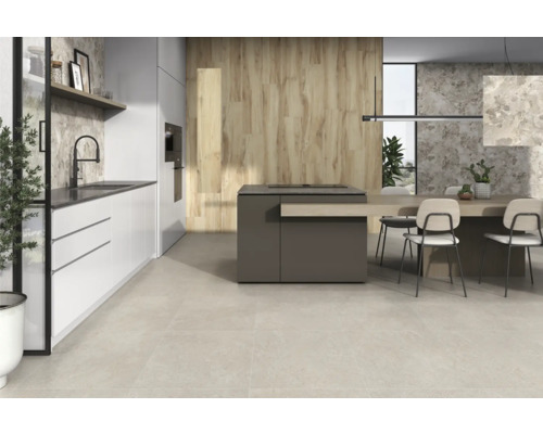 Bucătărie luminoasă cu insulă de bucătărie și zonă de luat masa