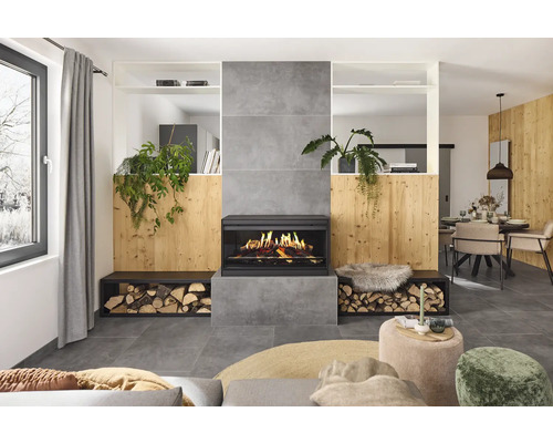 Cameră de zi cu șemineu, depozitare lemne și decorațiuni