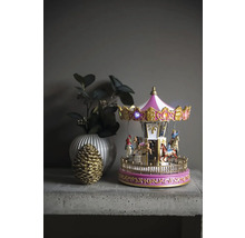 Carusel decorativ cu iluminare, vază și con de pin pe o masă