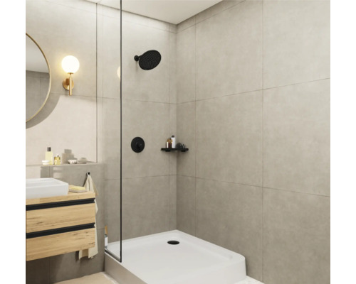 Baie cu duș, chiuvetă și oglindă