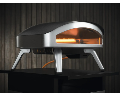 Cuptor de pizza cu racordare la gaz pe o masă