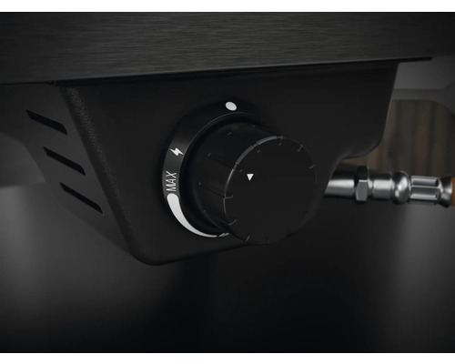 Prim-plan cu un regulator de grătar pe gaz cu marcaje pentru putere maximă