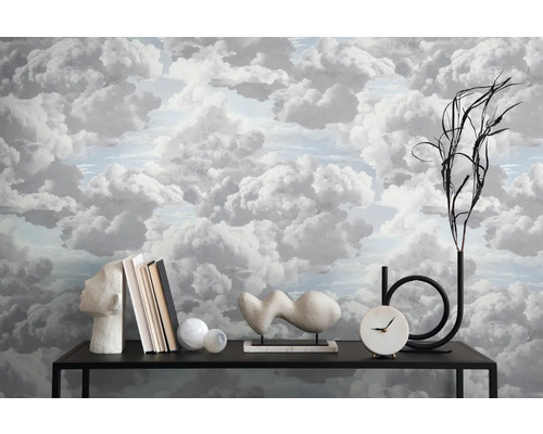 Tapetă cu model de nori într-un interior