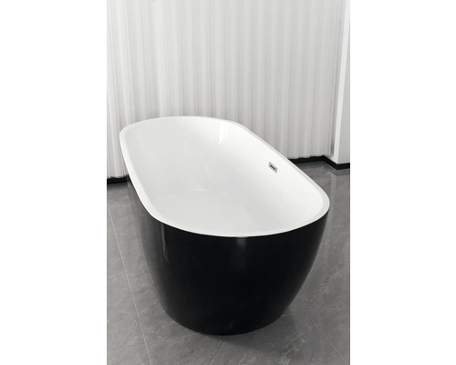 Cadă de baie freestanding în baie