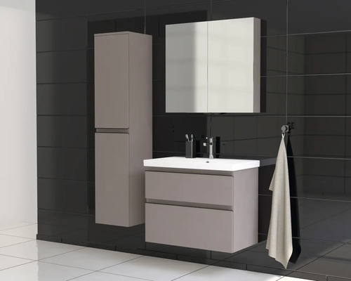 Set de baie modern, cu dulap de lavoar, dulap cu oglindă și dulap înalt pe fundal de faianță neagră