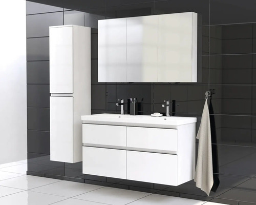 Set de baie modern cu lavoar, dulap cu oglindă și dulap înalt