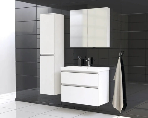 Baie cu dulap sub lavoar, dulap cu oglindă și dulap înalt