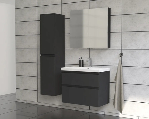 Baie cu dulap sub chiuvetă, dulap cu oglindă și dulap înalt