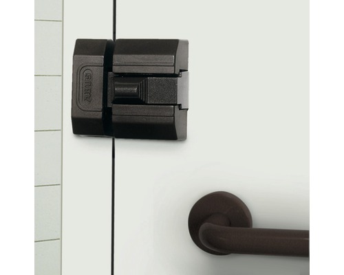 Zăvor suplimentar maro pentru fereastră ABUS pe o fereastră