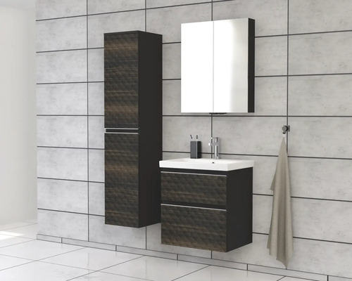 Baie cu dulap sub chiuvetă, dulap cu oglindă și dulap înalt